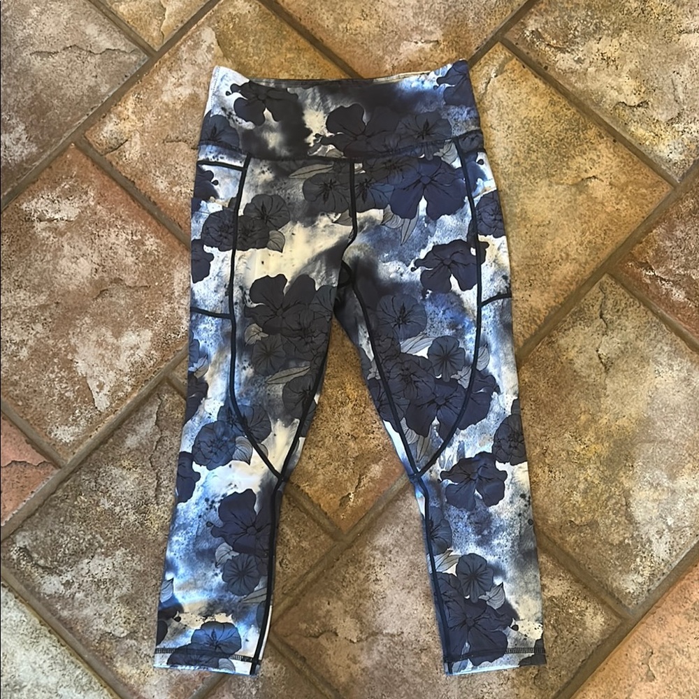 Zyia women’s Floral Blue Capri Leggings 6-8